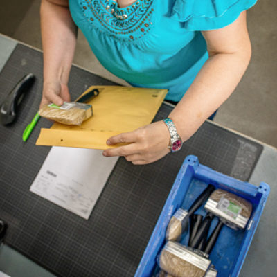 Verpacken Warenpost Ecommerce Produkt Versand Zentrale Auftragsabwicklung Bestellprozess