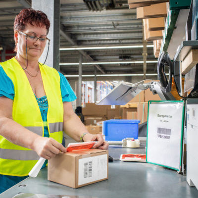 Verpacken Ecommerce Bestellungen Verarbeiten Warenlager Versandlager Paket Versand