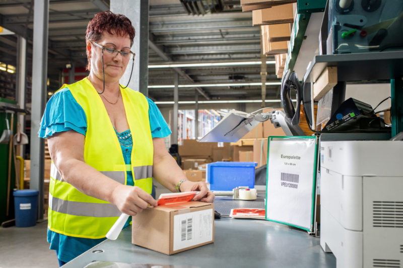 Verpacken Ecommerce Bestellungen Verarbeiten Warenlager Versandlager Paket Versand