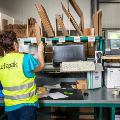 Verpacken Versand Kartonage Schutzverpackung Polsterung Etikettierung Express Abwicklung