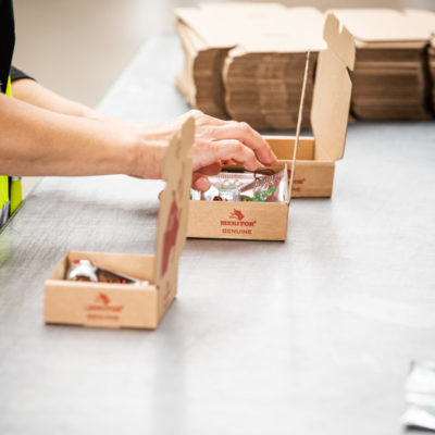 Kitting Kundenverpackung Verpacken Verkaufsset Werkstattkits Montagekits Ecommerce Lohnverpackung