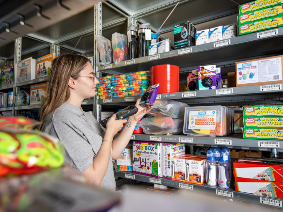 Kommissionierung Ecommerce Bestellung Bestellprozess Abwicklung Lagerlogistik Kleinteilelager Paketdienste Versand